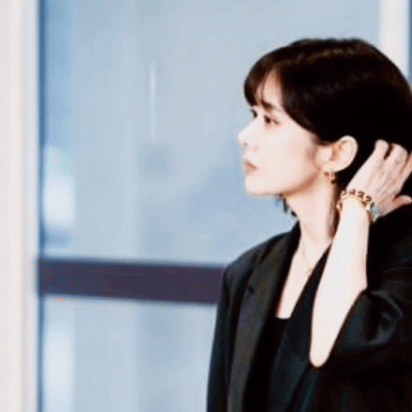 Popular photo full of fans’ love for Jang Nara