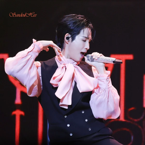 Foto populer Kim Heejae yang penuh cinta dari penggemar