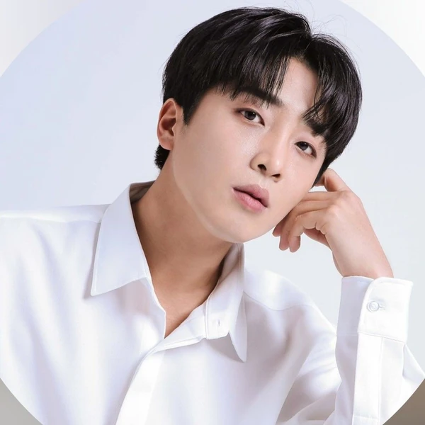 The most loved look of Hwang Yunsung today