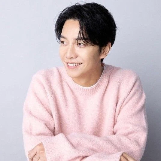 Penampilan Lee Seunggi yang paling disukai hari ini