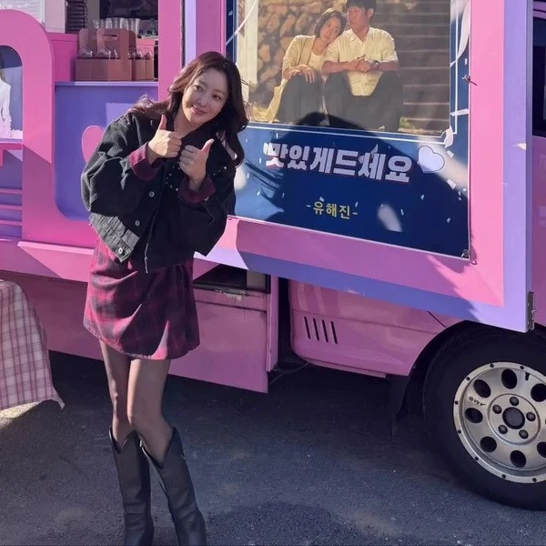 Popular photo full of fans’ love for Kim Heesun