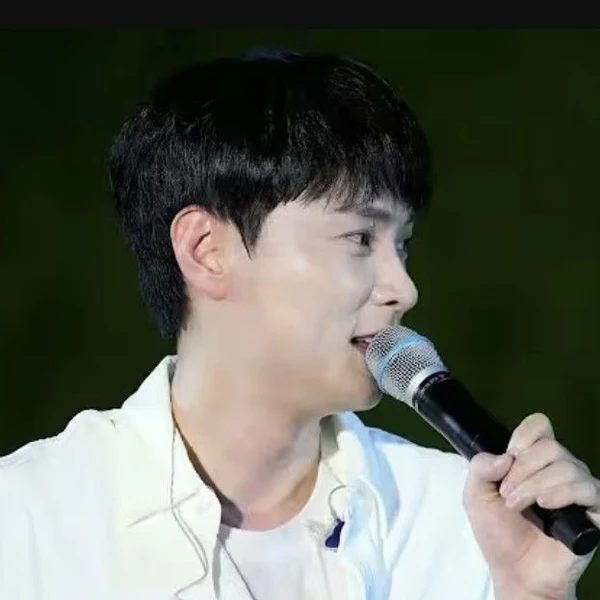 The most loved look of Min Kyunghoon today