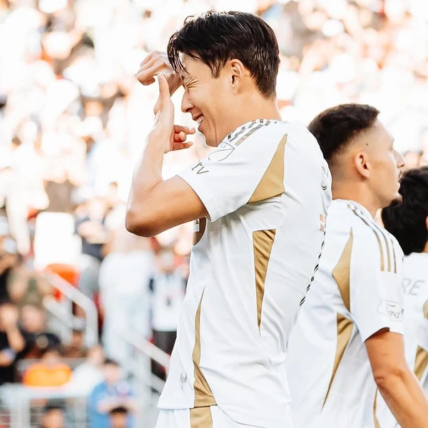 今日Choeaedol Celebで輝くソン・フンミンの代表写真