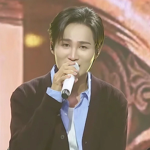 The most loved look of Kim Heejae today