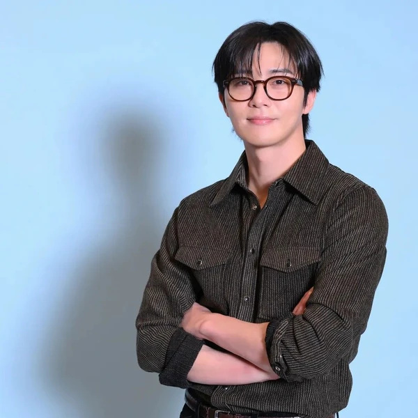 Popular photo full of fans’ love for Park Seojoon