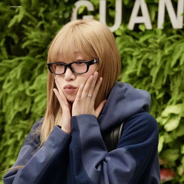 Popular photo full of fans’ love for BADA