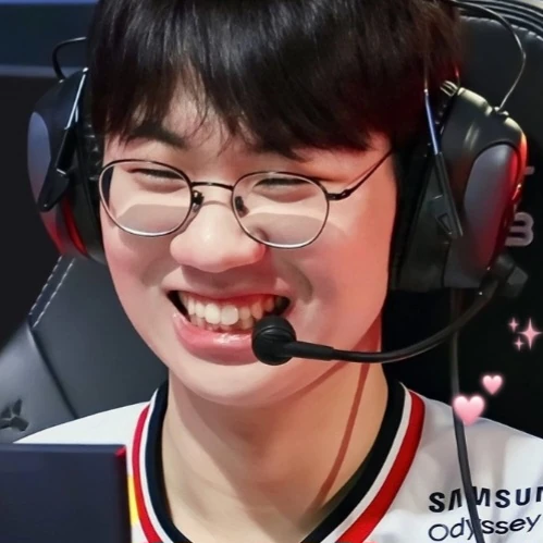 Popular photo full of fans’ love for Doran