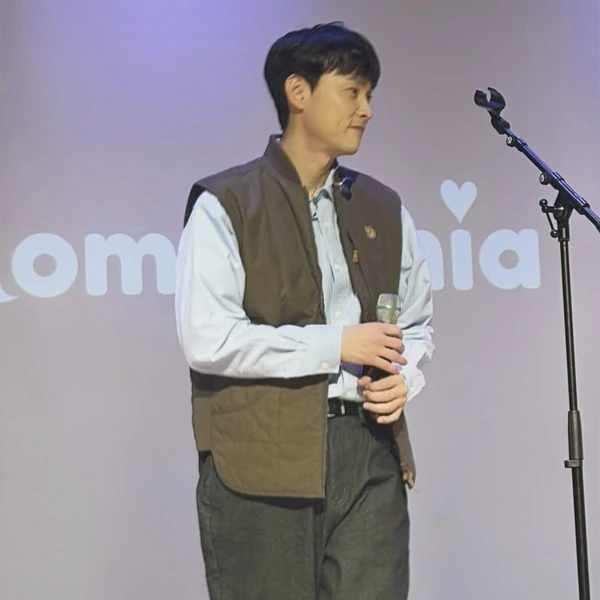 Popular photo full of fans’ love for Min Kyunghoon