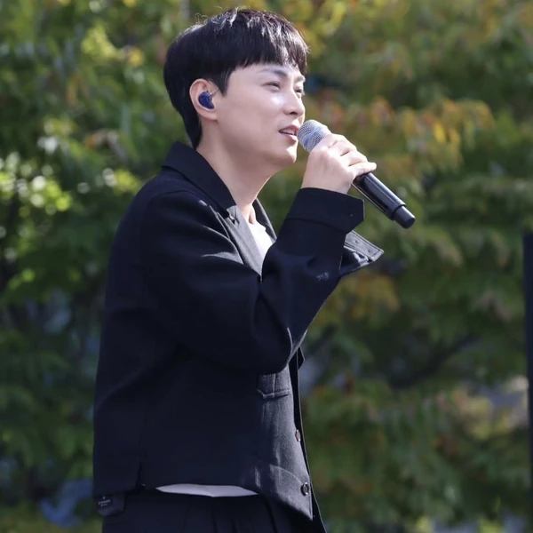 The most loved look of Min Kyunghoon today