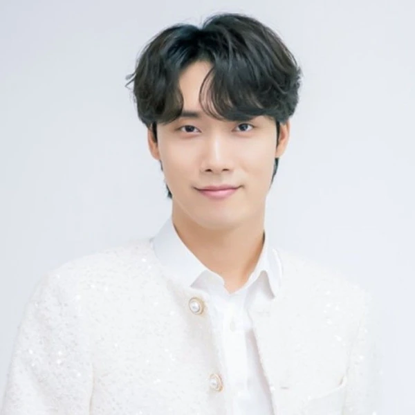 Popular photo full of fans’ love for Choi Woojin