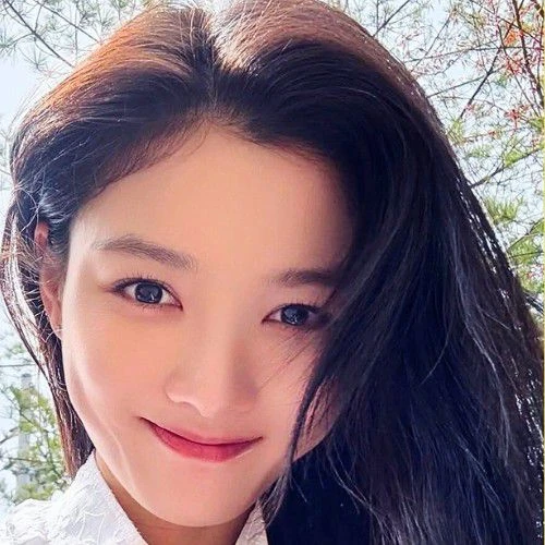 充滿粉絲愛的金裕貞人氣照片