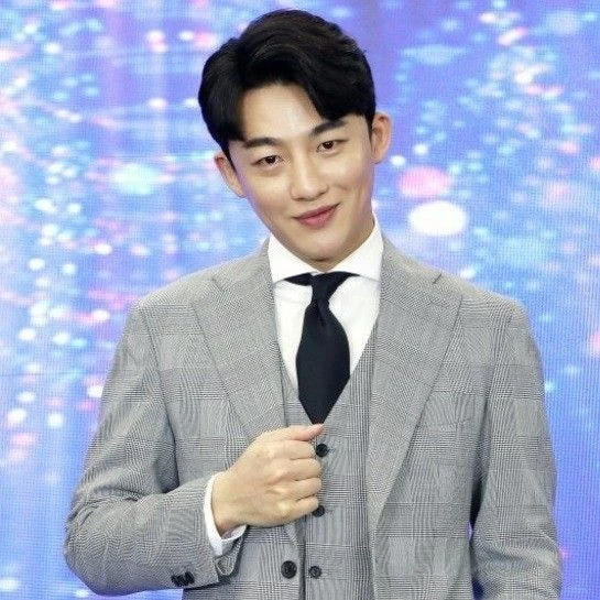 今天最受喜愛的申盛泰模樣