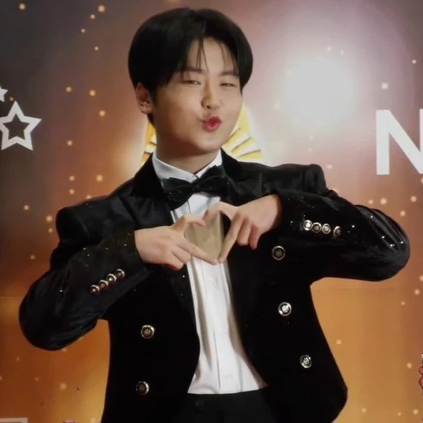 充满粉丝爱意的Park Sungon人气照片