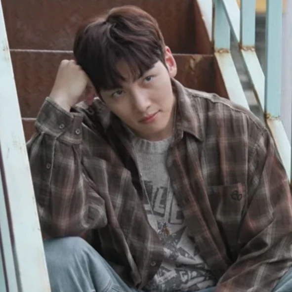 Popular photo full of fans’ love for Ji Changwook