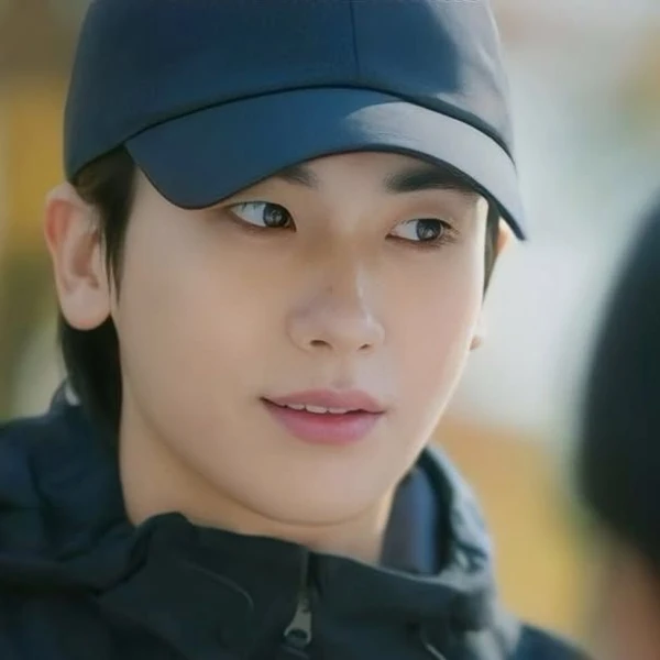 今天最受喜愛的朴炯植模樣