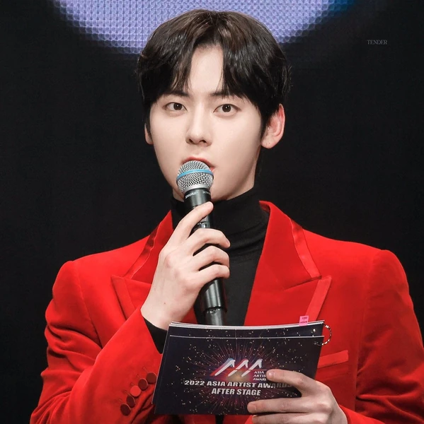 Popular photo full of fans’ love for Hwang Minhyun