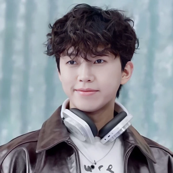 Popular photo full of fans’ love for Lim Youngwoong