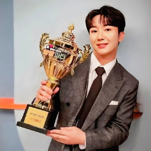 The most loved look of Nam Seungmin today