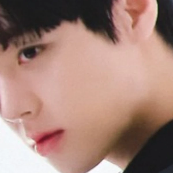 The most loved look of Park Jihoon today