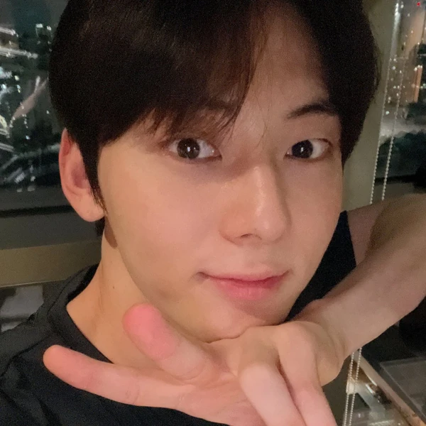 今天最受喜愛的黃旼炫模樣