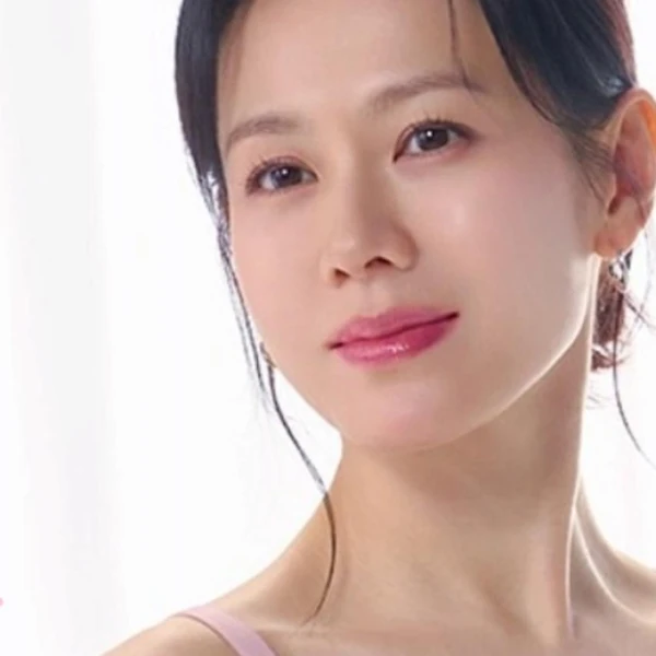 Popular photo full of fans’ love for Son Yejin