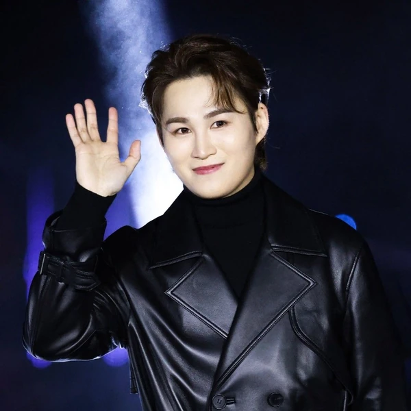 Popular photo full of fans’ love for Kim Heejae