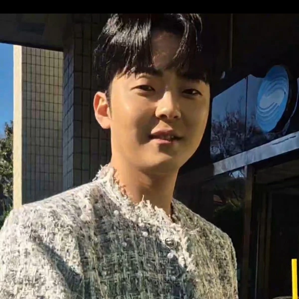 The most loved look of Park Minsu today