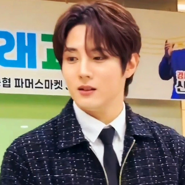 充满粉丝爱意的金俊贤人气照片