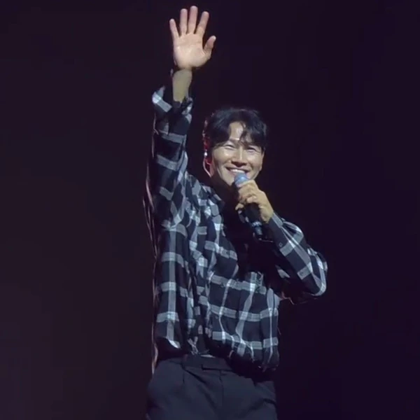 Popular photo full of fans’ love for Kim Jongkook