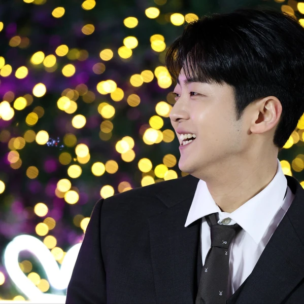 Popular photo full of fans’ love for Park Minsu