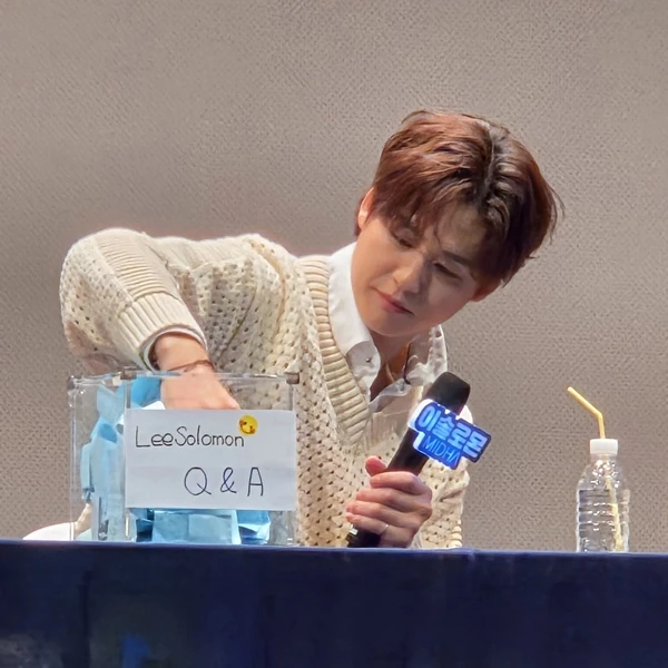 充滿粉絲愛的Lee Solomon人氣照片