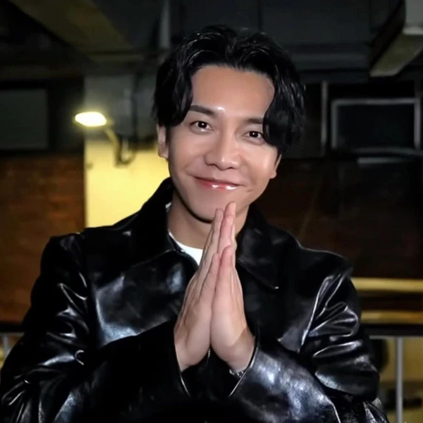 今天最受喜爱的李升基模样