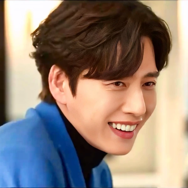 今天最受喜爱的朴海镇模样