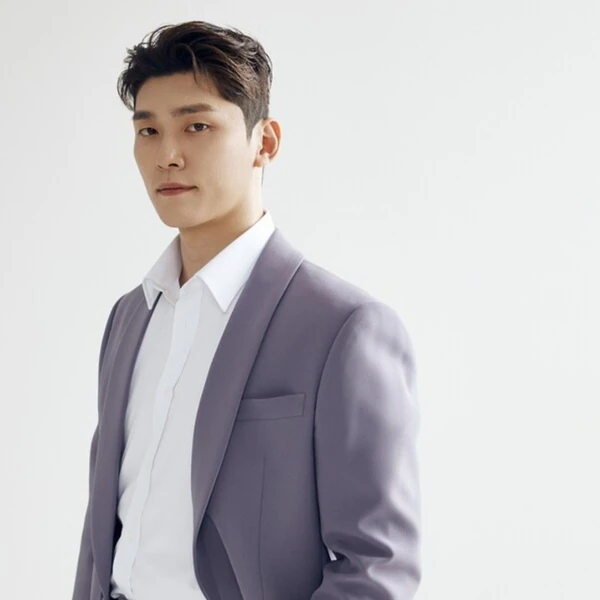 Foto populer Jeon Jonghyeok yang penuh cinta dari penggemar