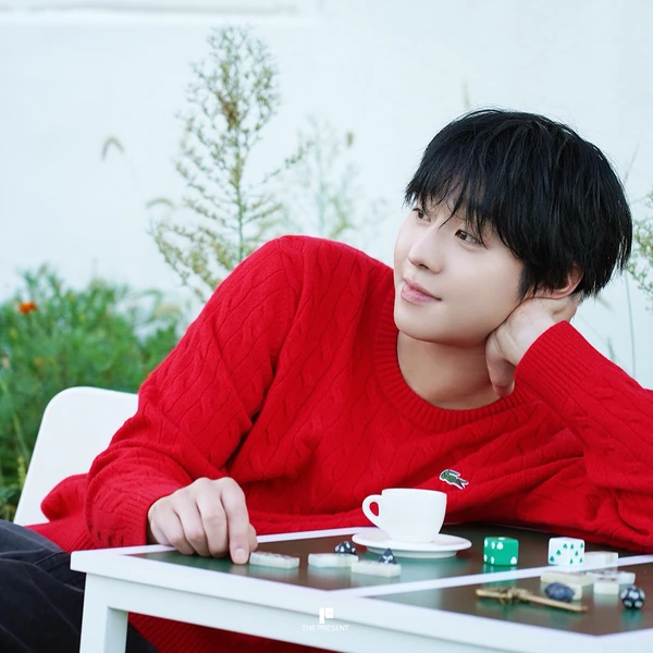 The most loved look of Ahn Hyoseop today