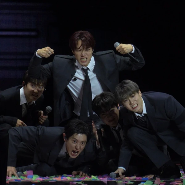 The most loved look of Suho today