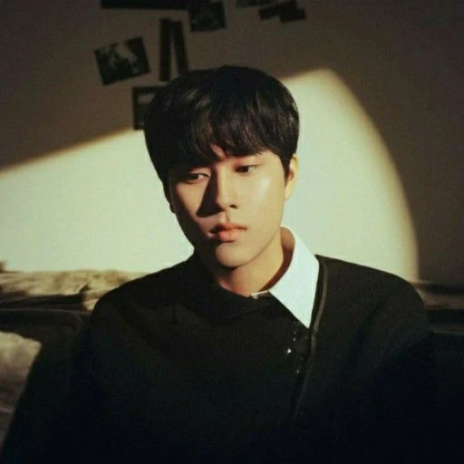 The most loved look of Lee Mujin today