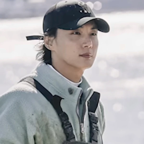 The most loved look of Yoon Shiyoon today