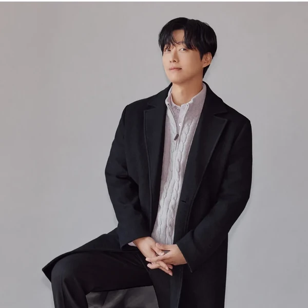 The most loved look of Namkoong Min today