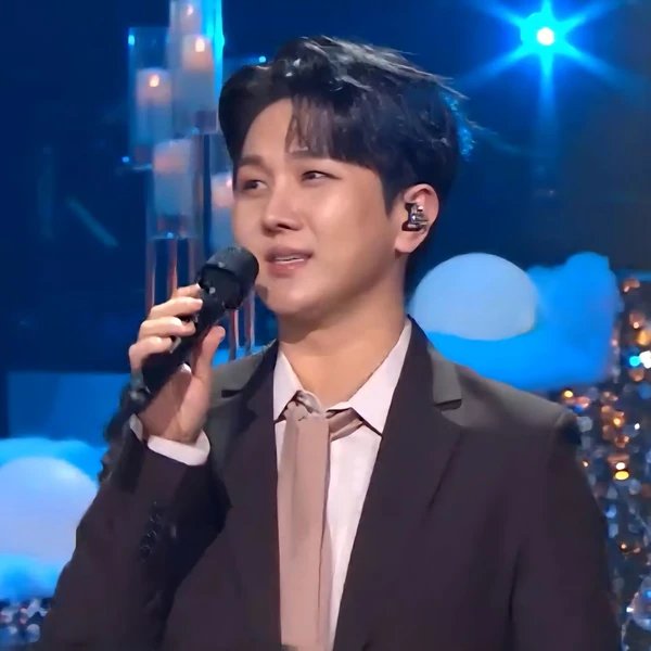 キム・スチャンへのファンの愛が詰まった人気写真