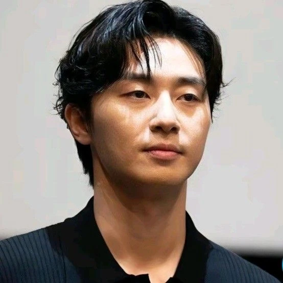 Popular photo full of fans’ love for Park Seojoon