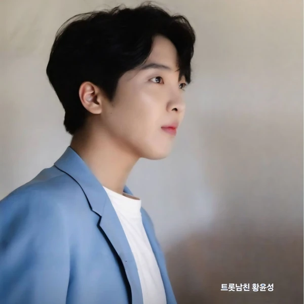 Popular photo full of fans’ love for Hwang Yunsung