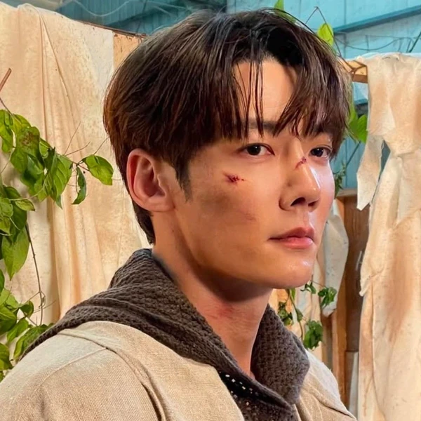 Popular photo full of fans’ love for Choi Jinhyuk