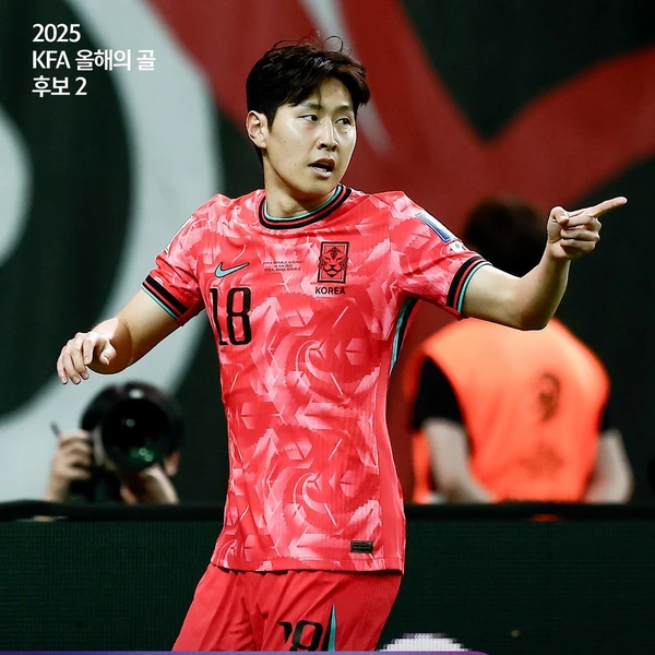 今日Choeaedol Celebで輝くイ・ガンインの代表写真