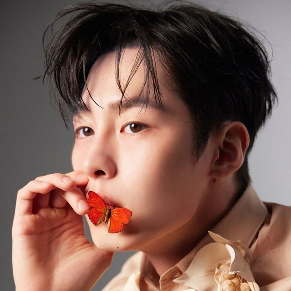 Popular photo full of fans’ love for Lee Jaewook