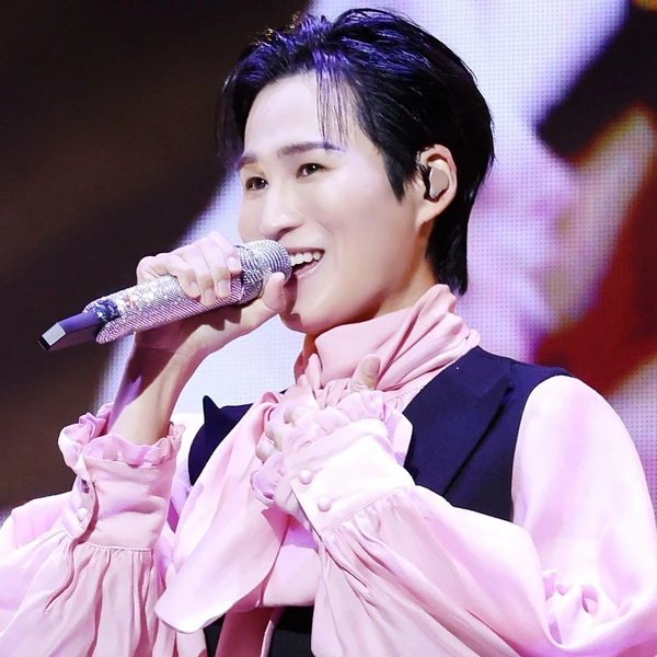 The most loved look of Kim Heejae today