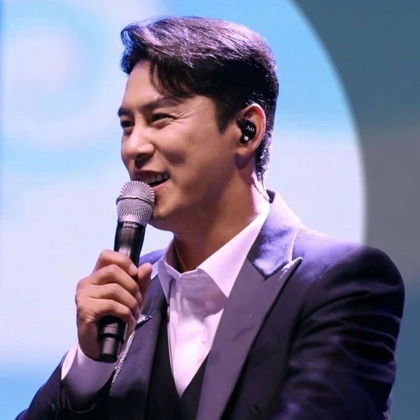 Popular photo full of fans’ love for Jang Minho