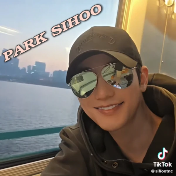 The most loved look of Park Sihoo today