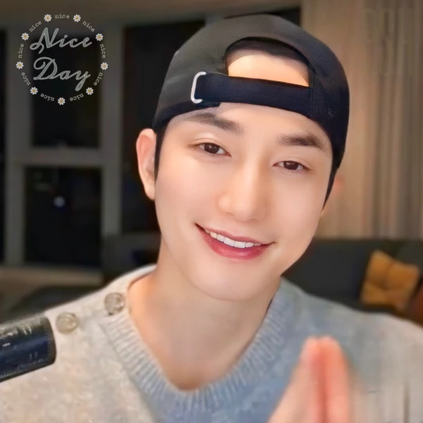 Popular photo full of fans’ love for Park Sihoo