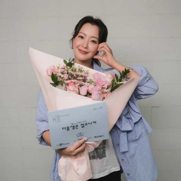 Popular photo full of fans’ love for Kim Heesun